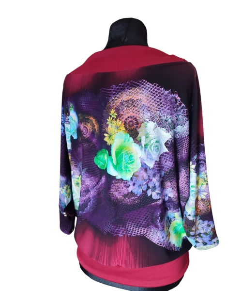 Bluzka kimono z marszczonym dekoltem - wzór w kremowe róże